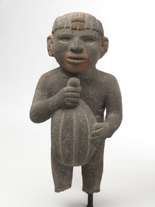 Férfi kakaóhüvelyt hordozó, 1440-1521 (vulkáni kő vörös pigment nyomokkal)