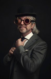  alkotó: Baden Bowen