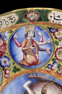 Fedős tál, csészealj és kanál asztrológiai díszítéssel, 19. század eleje