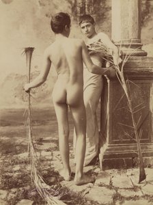 Cím nélkül [Két férfi fiatal tartja a pálmaágakat] alkotó: Baron Wilhelm von Gloeden