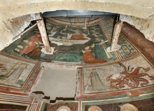 Északi kereszthajó, Szent Mihály arkangyal oltára, az oltárkép mögött Bonifacio Bembo freskói, Erény Hit és alázat, Szűz és Krisztus megkoronázása angyalokkal körülvéve alkotó: Bonifacio Bembo