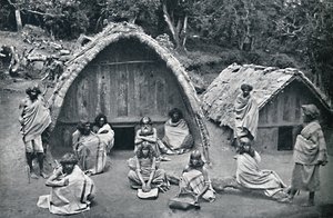 Egy todai ház egy bennszülött faluban, Indiában, 1902 alkotó: Bourne and Shepherd