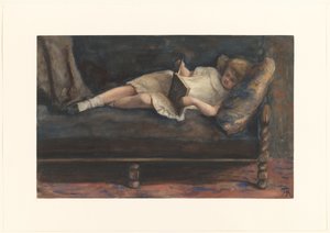 Lány olvas, feküdt a kanapén
