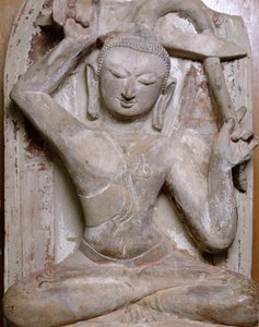 Ülő Buddha haját vágja