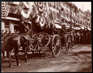 Lovas tüzérség parádén a Dobbs Ferrynél, New York, 1898 (ezüst zselatin nyomat)
