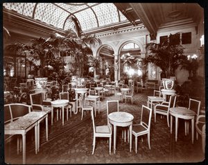 Társalgó a Plaza Hotelben, 1907 körül (ezüst zselatin nyomat) alkotó: Byron Company