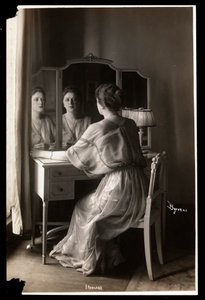 Jobyna Howland portréja az öltözőasztalánál ülve, 1908-9 (ezüstzselatinos nyomat)