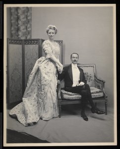 Egy ismeretlen férfi és nő portréja a James Hazen Hyde bálon, New York, 1905. január 31. (ezüstzselatinos nyomat)