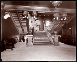 Lépcső a Park Avenue Hotelben, 1901 vagy 1902 (ezüst zselatin nyomat) alkotó: Byron Company