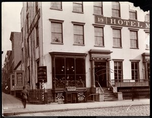The Hotel Martin, Lafayette Place 19, New York, 1896 (ezüst zselatin nyomat) alkotó: Byron Company