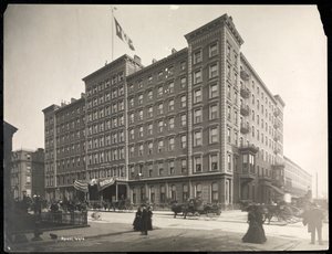 Windsor Hotel at 5th Avenue from 46th to 47th Streets, New York, 1898 (ezüst zselatin nyomat) alkotó: Byron Company
