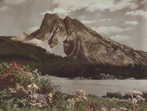 Mount Burgess és Emerald Lake faház (színes fotó)