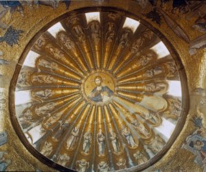 Törökország, Isztambul, Chora Szent Megváltó temploma (Szent Megváltó-in-Chora) (Kariye Camii). A narthex déli kupolája Krisztussal a közepén. A bizánci művészet 1315 és 1321 között valósult meg. alkotó: Byzantine