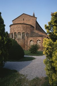 A chevet külső képe alkotó: Byzantine School