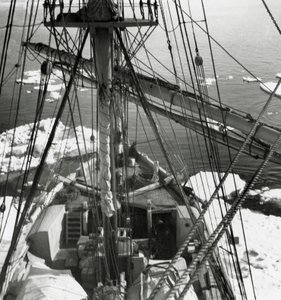 Schooner Stella Polare találkozik az első jéggel alkotó: J.B. and Brown J. Rowbotham