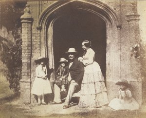 Családi csoportportré az ajtóban, az 1840-es évek végén.