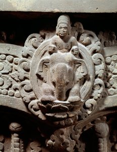 Khmer művészet: "" Indra isten az Airavana központjában és a Marut, a vihar és a szél istenei"" Kőszemüveg Sambor Prei Kuk (600-650) stílusában. Kambodzsából. Párizs, Guimet Múzeum, Ázsiai Művészeti Nemzeti Múzeum