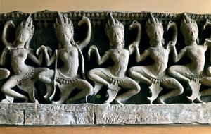 Az apsarák, nagyon fiatal és gyönyörű lények, akik Indra udvarán táncoltak. Hindu mitológia. Art khmer, Bayon templom