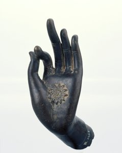 Buddha keze (bronz)