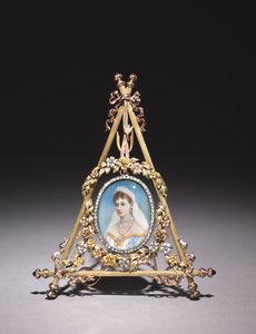 Háromszög alakú keret Alexandra Fedorovna cárnő arcképével, 1896-1908 alkotó: Carl Fabergé