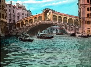 Olaszország, Velence, Rialto-híd és Canal Grande, a kép dátuma: 1910 körül. Carl Simon Archívum