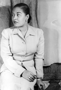 Billie Holiday (1915-1959) amerikai jazzénekesnő március 23. alkotó: Carl Van Vechten