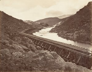 Eureka Quartz Mill and Flume, Nevada, 1875, nyomtatott kb. 1876. alkotó: Carleton Emmons Watkins