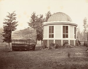A ház egy nagy fa tuskója fölött, 1865-66, nyomtatott kb. 1876. alkotó: Carleton Emmons Watkins