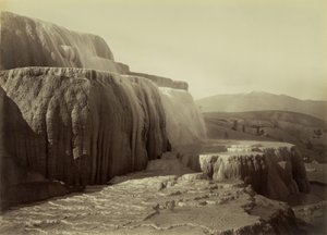 [Minerva-teraszok, Mammoth Hot Springs Nemzeti Park] alkotó: Carleton Watkins