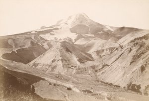 [A Mount Hood csúcsa, Oregon] alkotó: Carleton Watkins