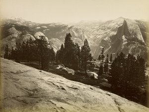 A kupolák, a Sentinel Dome-ról nézve, Yosemite alkotó: Carleton Watkins