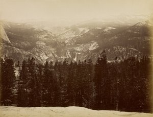 A Lyell-hegycsoport és a Nevada-vízesés a Sentinel Dome-ról alkotó: Carleton Watkins