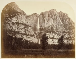 Yosemite-vízesés (elölnézet), 2477 láb. alkotó: Carleton Watkins