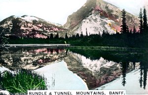 Mounts Rundle and Tunnel, Banff, Alberta, Kanada, 1920-as évek. alkotó: Cavenders Ltd