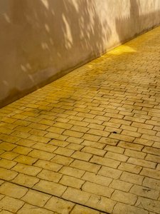 Összetétel - járdák és árnyékok, 2022 (fotó) alkotó: Cécile Jamet
