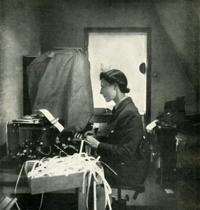 Kód- és rejtjeltiszt, c1943. alkotó: Cecil Beaton