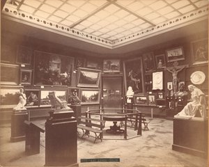 Kilátás a Művészeti Mellékletről a Centenáriumi Kiállítás spanyol részlegében alkotó: Centennial Photographic Co.