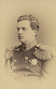 Vladimir Alexandrovitch de Russie – Vlagyimir Alekszandrovics orosz nagyherceg (1847-1909) portréja, Bergamasco, Charles (Karl) (1830-1896). Albumin Photo, kb. 1865. Orosz Állami Film- és Fotóarchívum, Krasznogorszk alkotó: Charles Bergamasco
