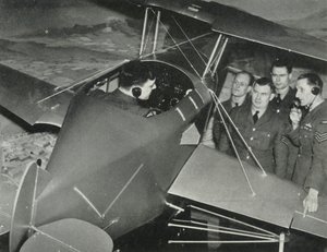 A RAF személyzete repülni tanult egy repülésszimulátorban a második világháború alatt, 1941.