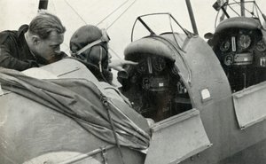 A RAF pilóta repülni tanult a második világháború alatt, 1941.