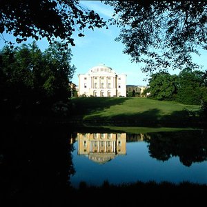 Kilátás a palota homlokzatára a Slavyenka folyó partjáról, 1782-ben kezdődött alkotó: Charles Cameron