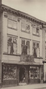 Ház High Streeten, Guildfordban alkotó: Charles Latham