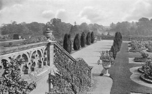 Lépcső az East Gardenbe (f/w fotó) alkotó: Charles Latham