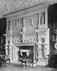 A kéménydarab a szalonban, South Wraxall Manor, az „In English Homes Vol. 1, 1904