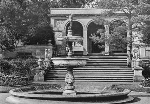A loggia és a szökőkút alkotó: Charles Latham