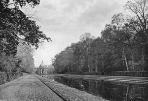 A Long Canal és a pavilon alkotó: Charles Latham