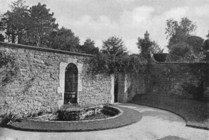 A Rose Court alkotó: Charles Latham