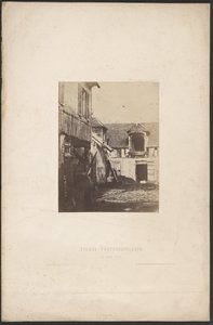 [Cour de ferme] / [Egy parasztház udvara] alkotó: Charles Marville
