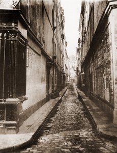 Rue Visconti Párizsban a rue de Seine-ről. 6. kerület.
