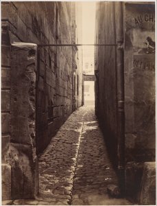 Rue du Chat-qui-Pêche (a Rue de la Huchette felől) alkotó: Charles Marville